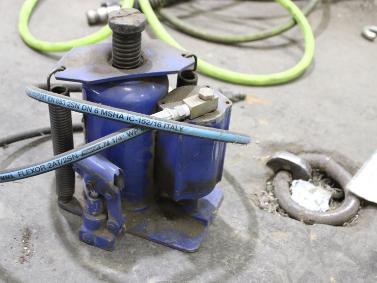 atd-air/hydraulic-20-ton-bottle-jack-image-1