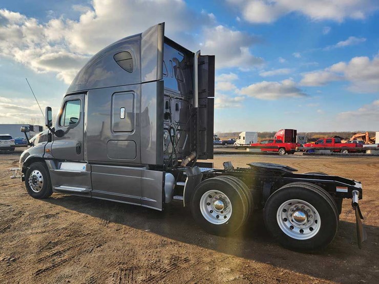 2020-freightliner-cascadia-125-image-3
