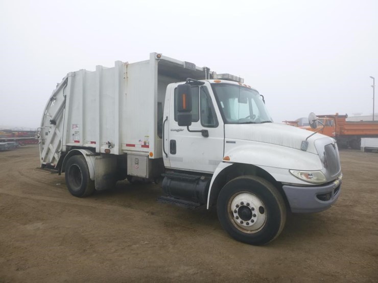 2010-international-durastar-4300-image-2