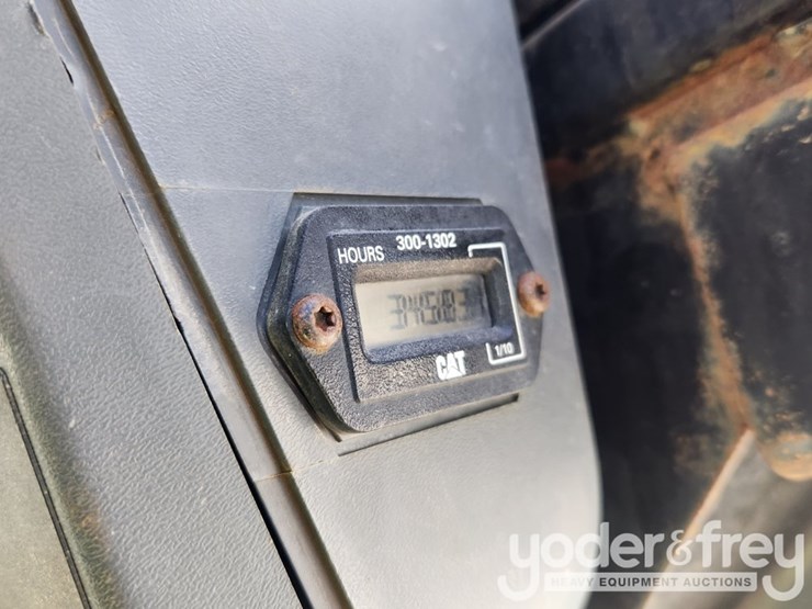 2011-caterpillar-236b3-image-29