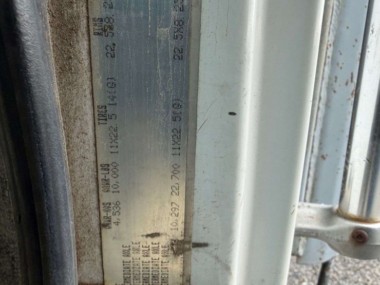 1996-freightliner-fl70-image-52