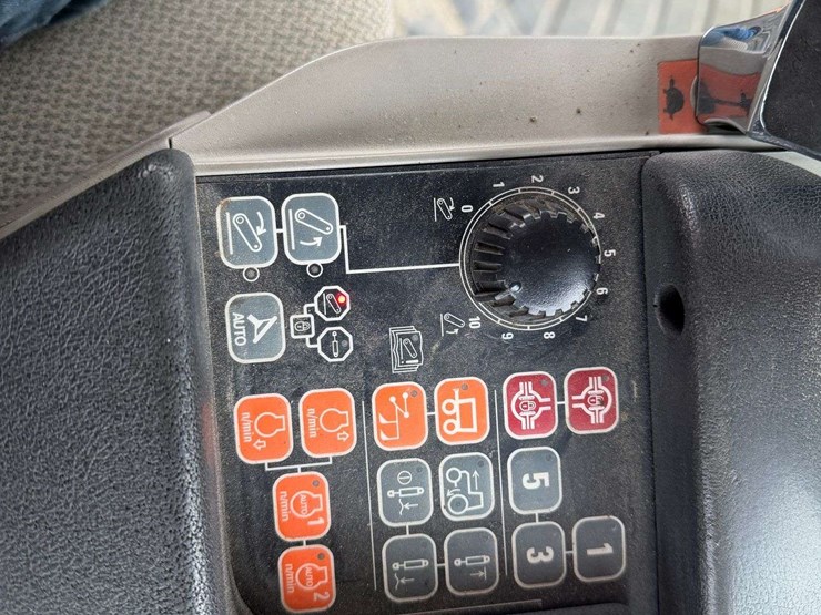 2012-case-ih-600-image-99