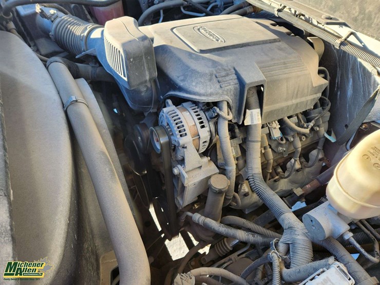 2017-chevrolet-silverado-3500hd-image-28