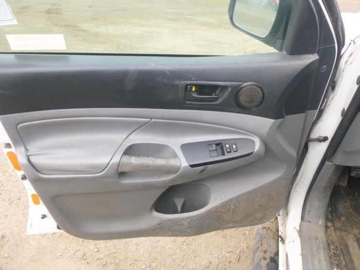 2013-toyota-tacoma-image-14