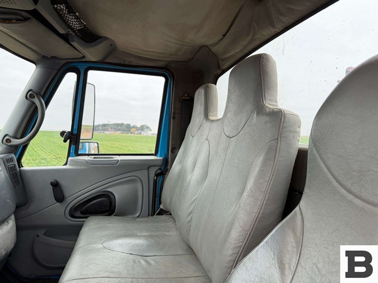 2003-international-7600-image-47