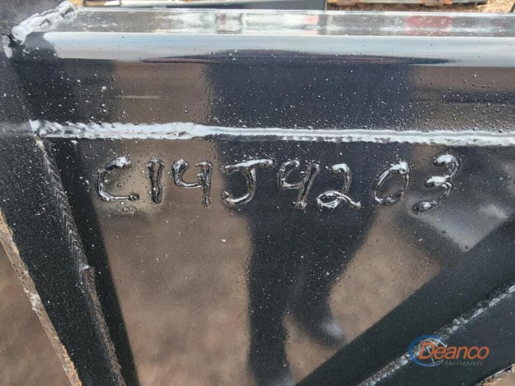 100"-quick-attach-bucket-image-4