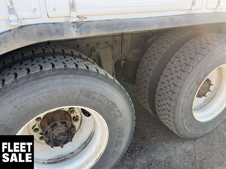 2012-freightliner-m2-112-t/a-service-truck-image-12