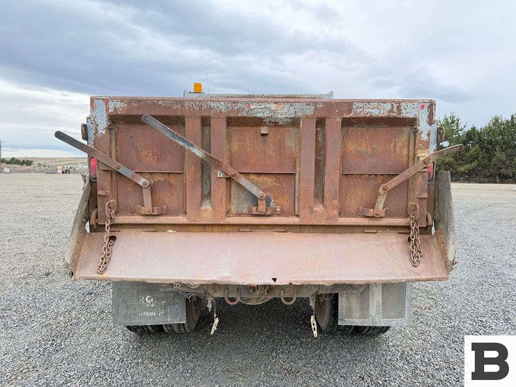 1996-freightliner-fl70-image-6