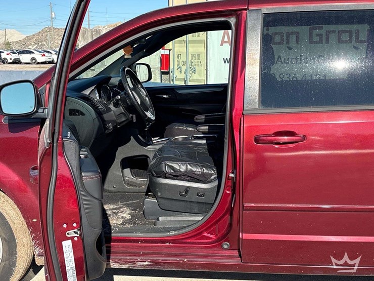 2017-dodge-grand-caravan-image-12