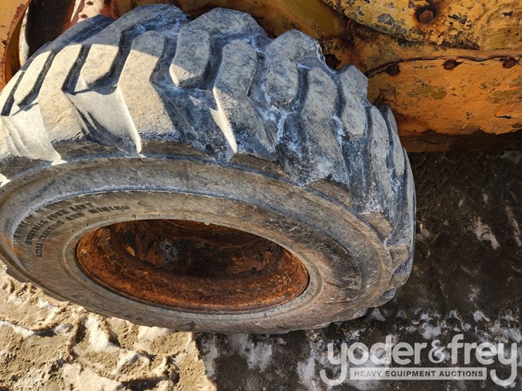 2011-caterpillar-236b3-image-10