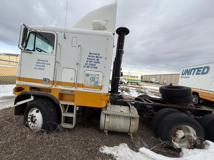 1983-freightliner-800-coe-image-4