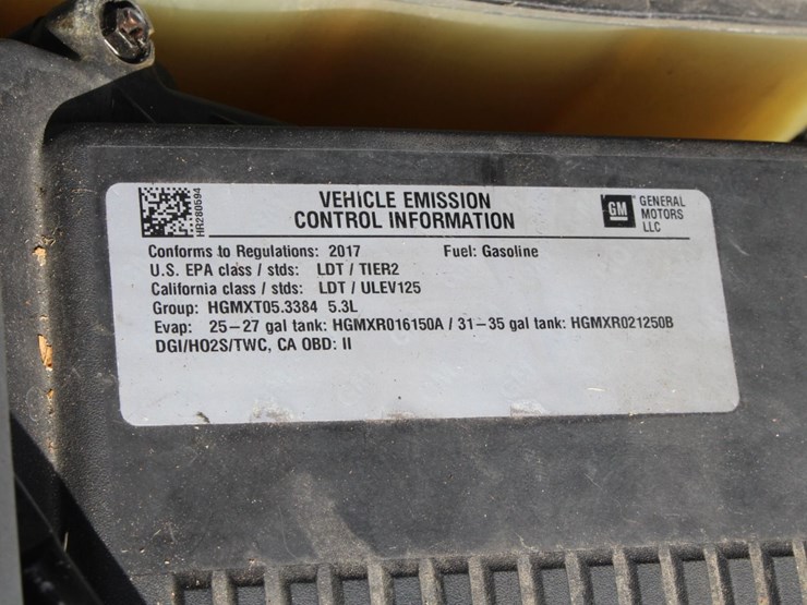 2017-chevrolet-tahoe-lt-image-2