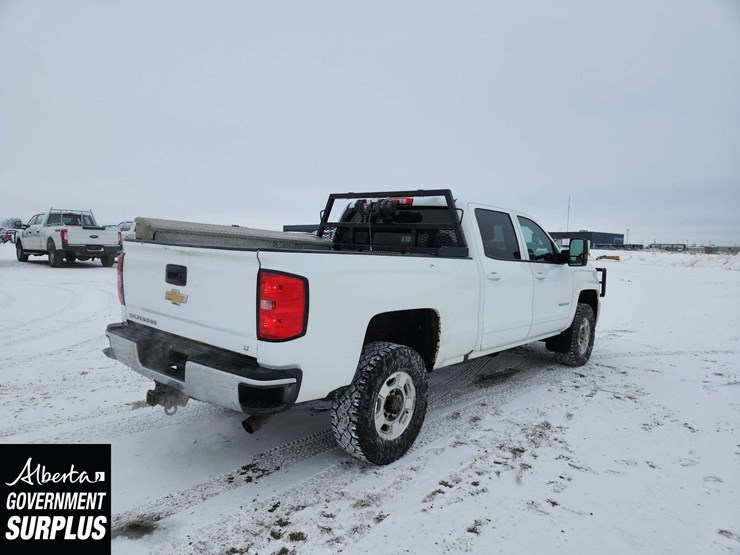 2018-chevrolet-silverado-2500hd-image-4