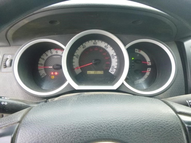 2014-toyota-tacoma-image-15