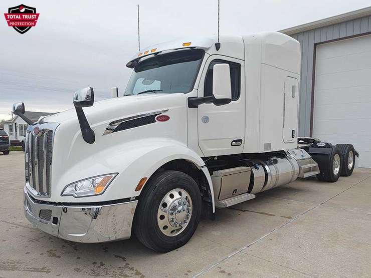 2025-peterbilt-579-image-1