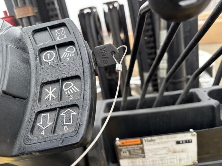 2017-yale-glc120vxntge100-forklift-image-22