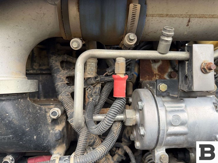 new-holland-t8.330-image-65