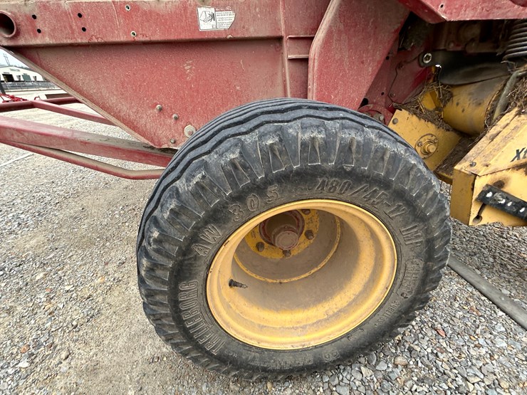 new-holland-br780a-image-8