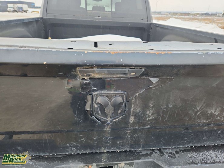 2017-dodge-3500-image-31