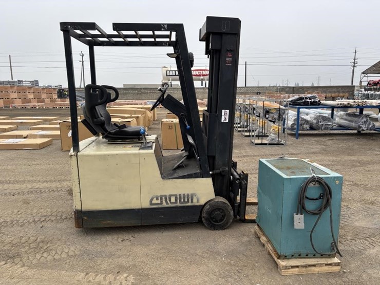 crown-303sctt-forklift-image-7