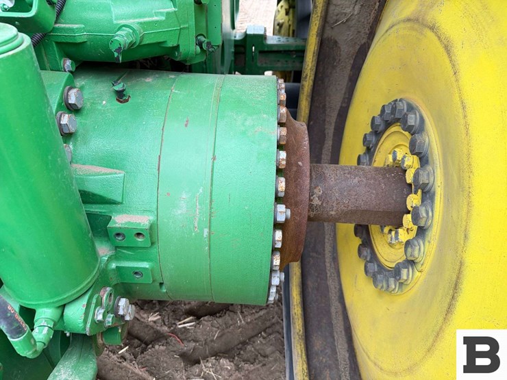 2015-john-deere-8370rt-image-40