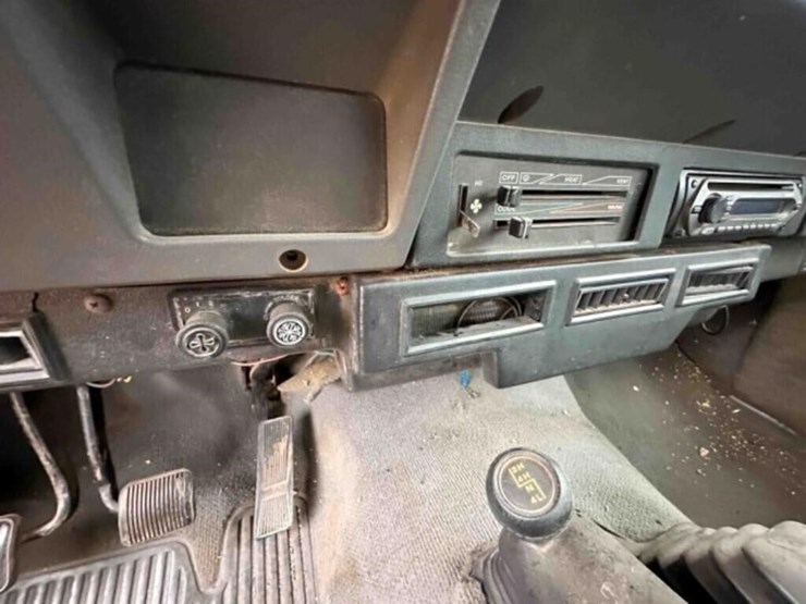 1989-jeep-wrangler-image-32