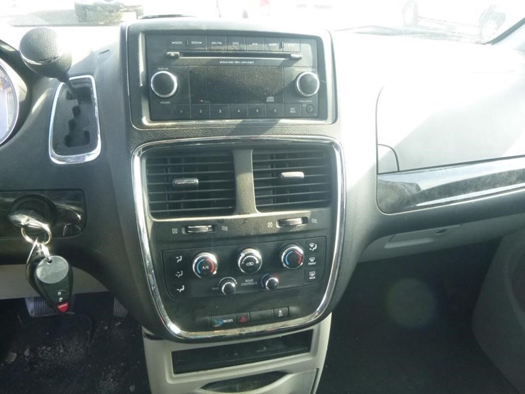 2014-dodge-grand-caravan-image-15