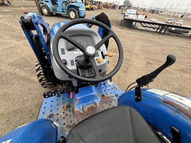 2017-new-holland-workmaster-40-image-30