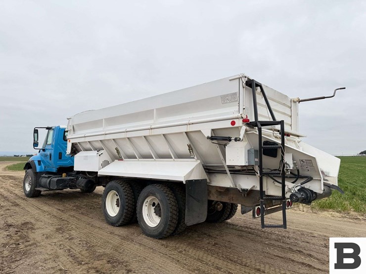 2003-international-7600-image-3