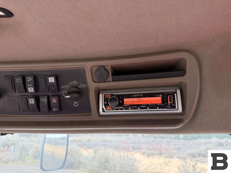 2012-case-ih-600-image-101