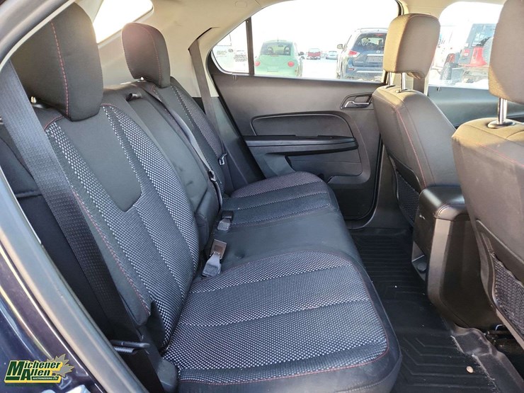 2017-chevrolet-equinox-lt-image-18