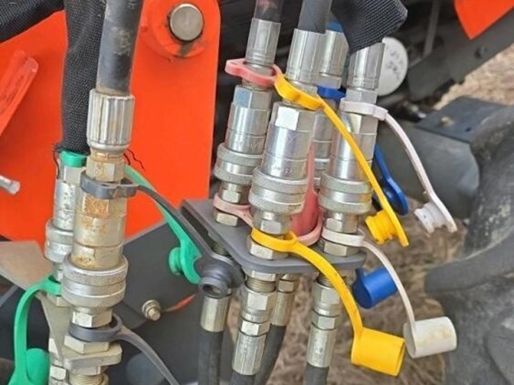 2023-kubota-la1055-image-14