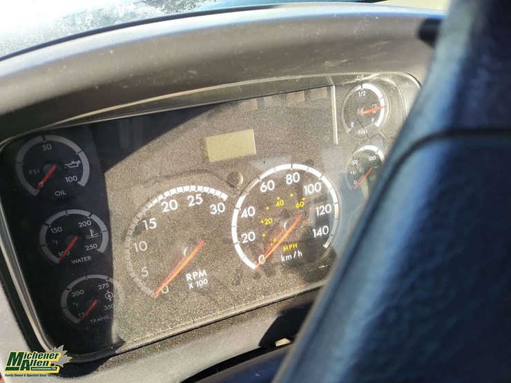 2009-freightliner-m2-106-image-13