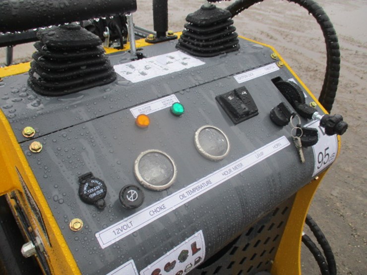 #6860-•-sdll60-skid-steer-loader-image-4