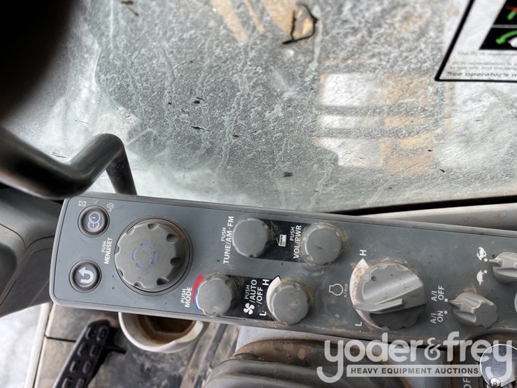 2022-deere-135g-image-42