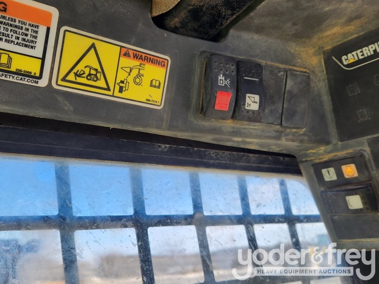 2011-caterpillar-236b3-image-28