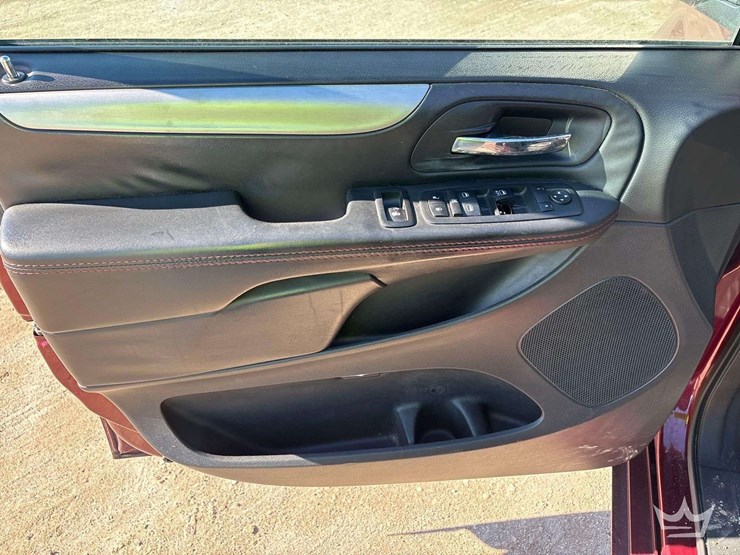 2017-dodge-grand-caravan-image-11