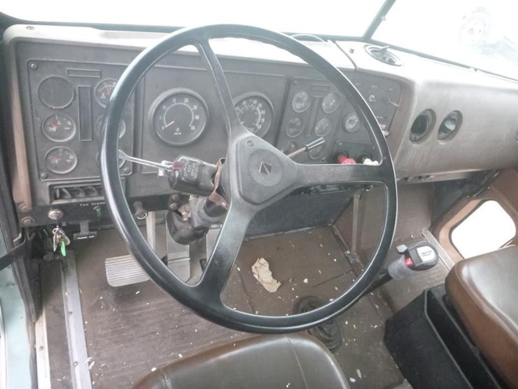 1990-international-9300-image-16