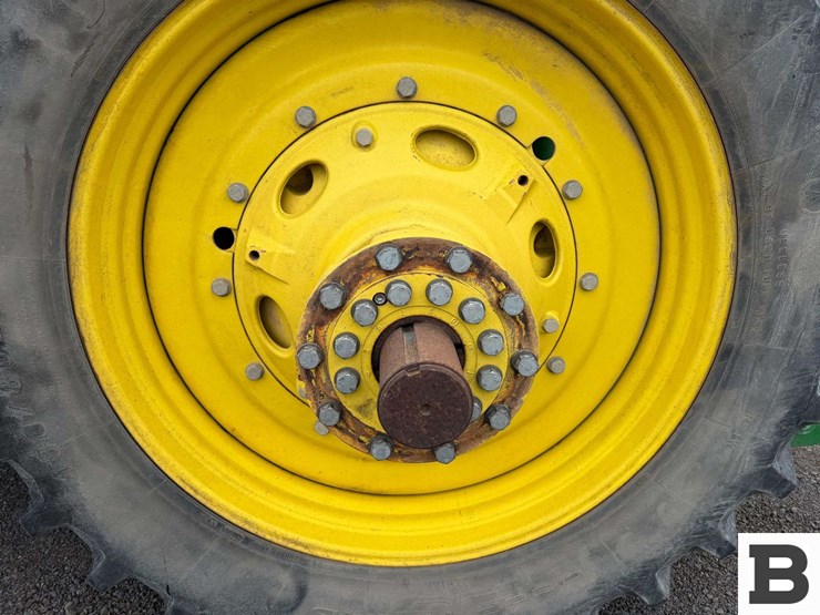 2011-john-deere-8310r-image-25