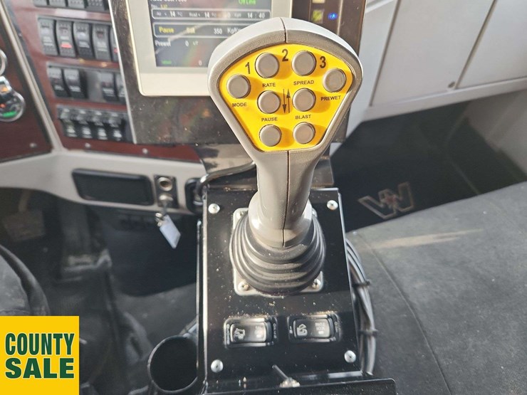 2015-western-star-4700-image-27