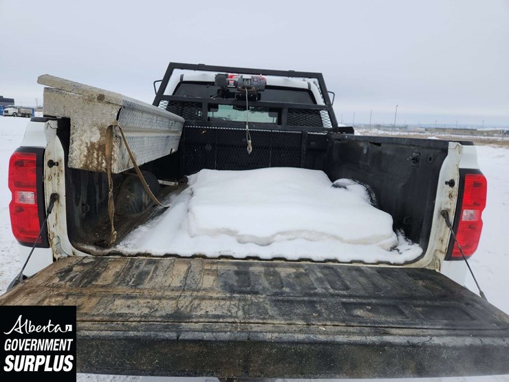 2018-chevrolet-silverado-2500hd-image-16