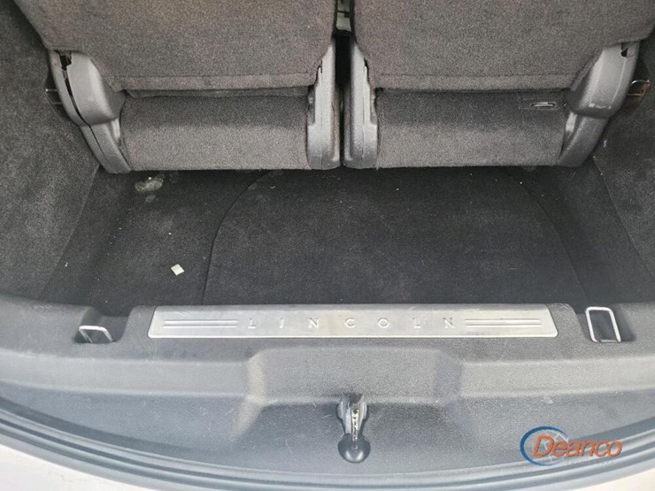 2013-lincoln-mkt-image-10