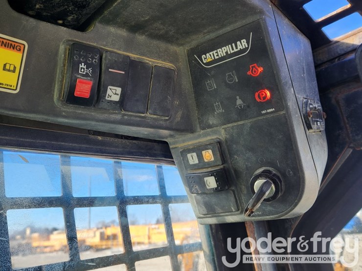 2011-caterpillar-236b3-image-23