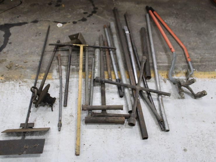 assortment-of-tire-tools-and-breaker-bars-image-1