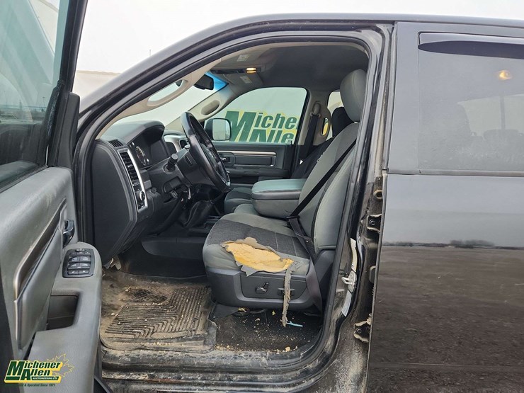 2017-dodge-3500-image-14