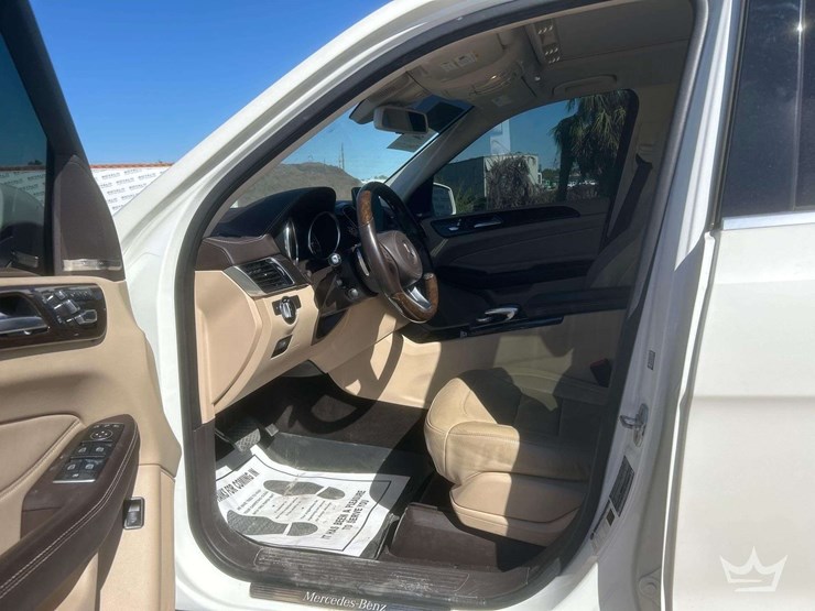 2017-mercedes-benz-gls450-awd-suv-image-12