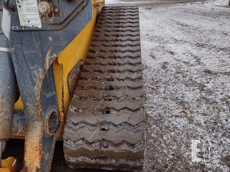 2021-deere-331g-image-26