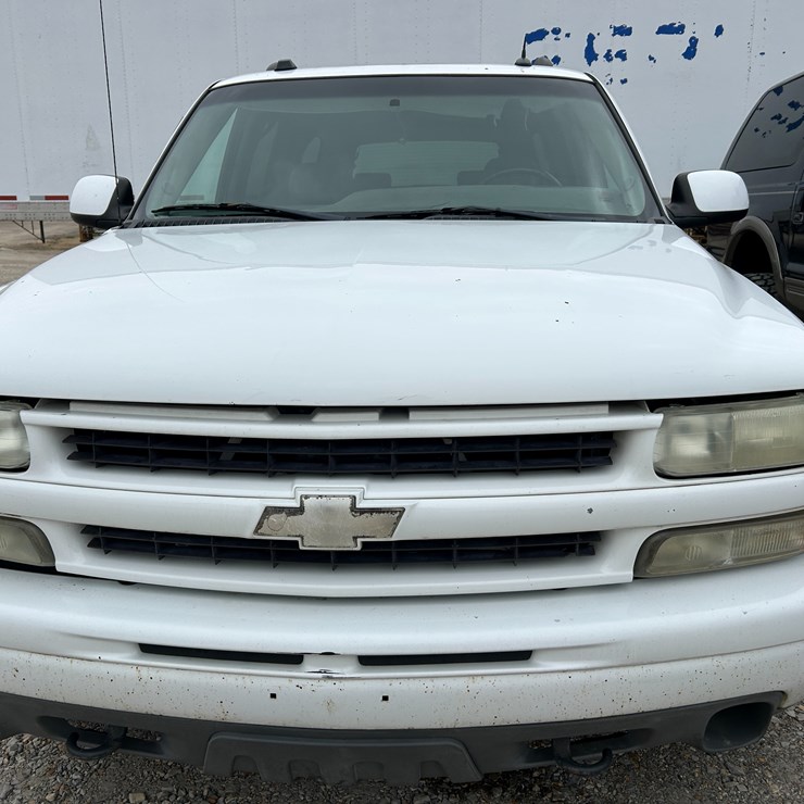 2004 CHEVROLET SUBURBAN
