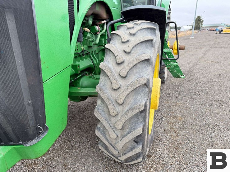 2011-john-deere-8310r-image-12