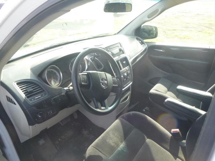 2014-dodge-grand-caravan-image-14